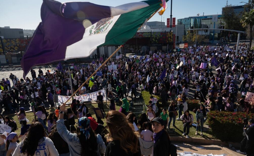 Miles de Mujeres e infancias presentes en la marcha 8M en Tijuana este 2025. Foto: Aimee Melo / EL UNIVERSAL
