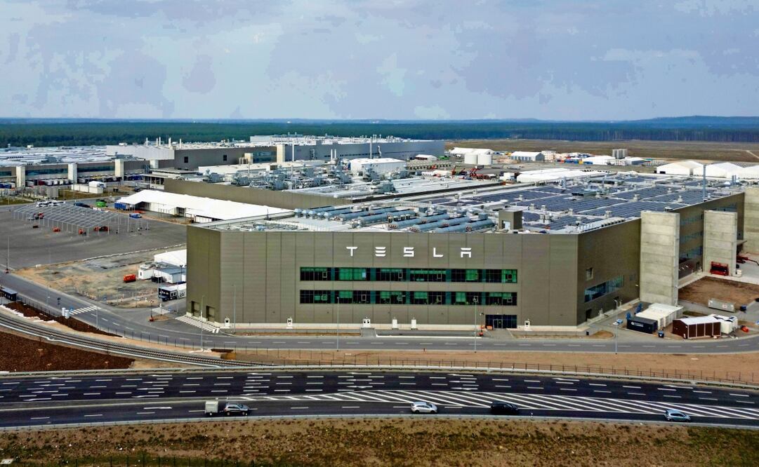 Vista aérea de la planta de Tesla en Gruenheide, Alemania. Este era el tipo de Gigafactory que se iba a construir en Nuevo León, con un costo estimado de 5 mil mdd. Foto: ODD Andersen AFP