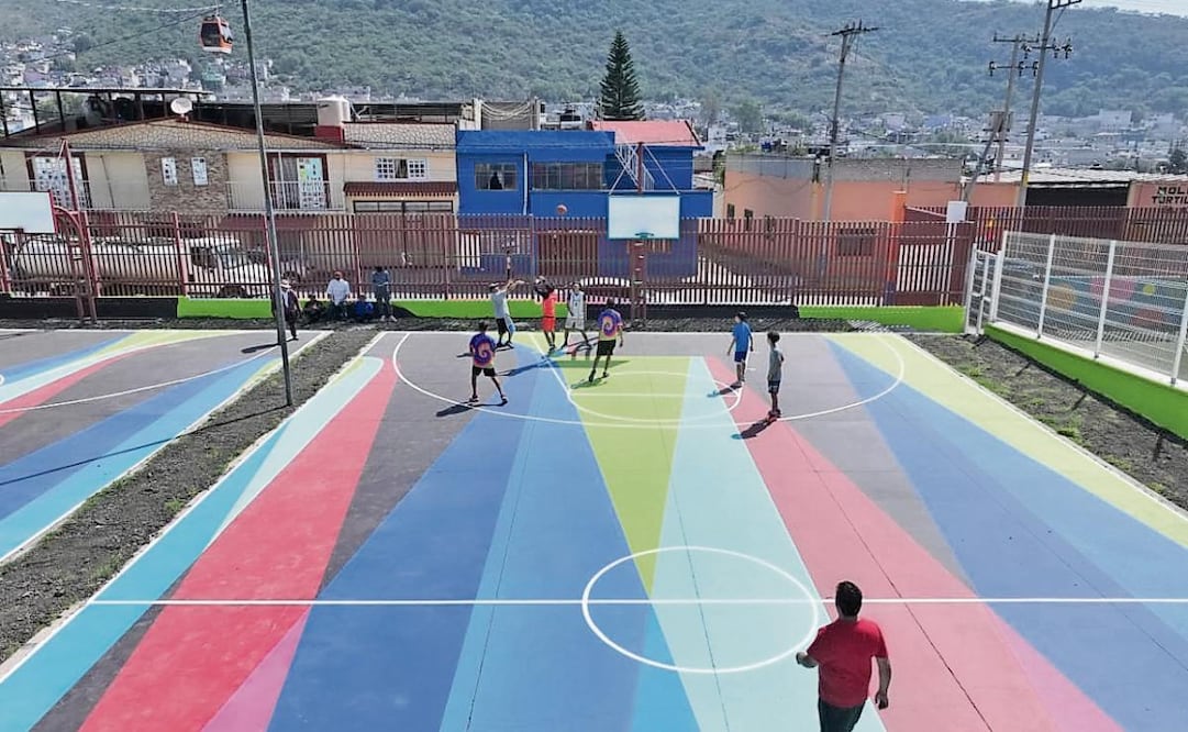 El deportivo fue inaugurado por la alcaldesa Azucena Cisneros Coss, con un partido de basquetbol en las canchas remozadas. Foto: Especial