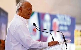 Empresas consentidas de Pemex reciben casi 100 contratos