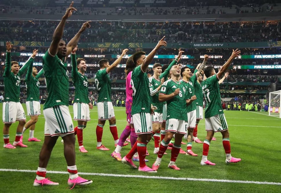 La Selección Mexicana entonó "Mi mayor anhelo", de Banda MS tras vencer a Ecuador en dieciseisavos de final del Mundial.
Foto: Carlos Mejía/EL UNIVERSAL.