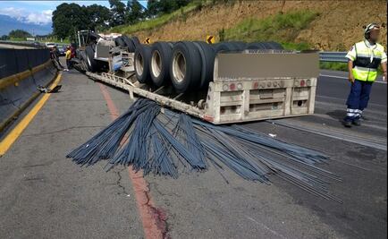 Cierran parcialmente la México-Puebla por volcadura