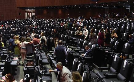 Reforma eléctrica pasa en comisiones y va al pleno; oposición no cede