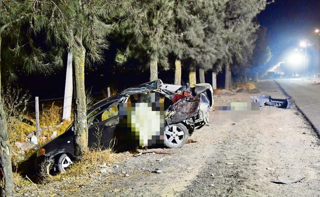 El accidente ocurrió la tarde del domingo en la carretera Tláhuac- Camino Viejo a Tlaltenco, cinco menores perdieron la vida y tres resultaron lesionados. (HUGO GARCÍA. EL UNIVERSAL)