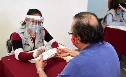 Entregan compensaciones salariales de alcaldesa y regidores a artesanos de Puebla