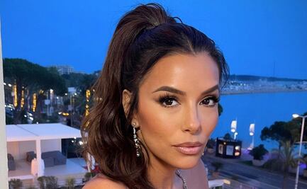 Eva Longoria impacta en vestido con abertura profunda y wet look