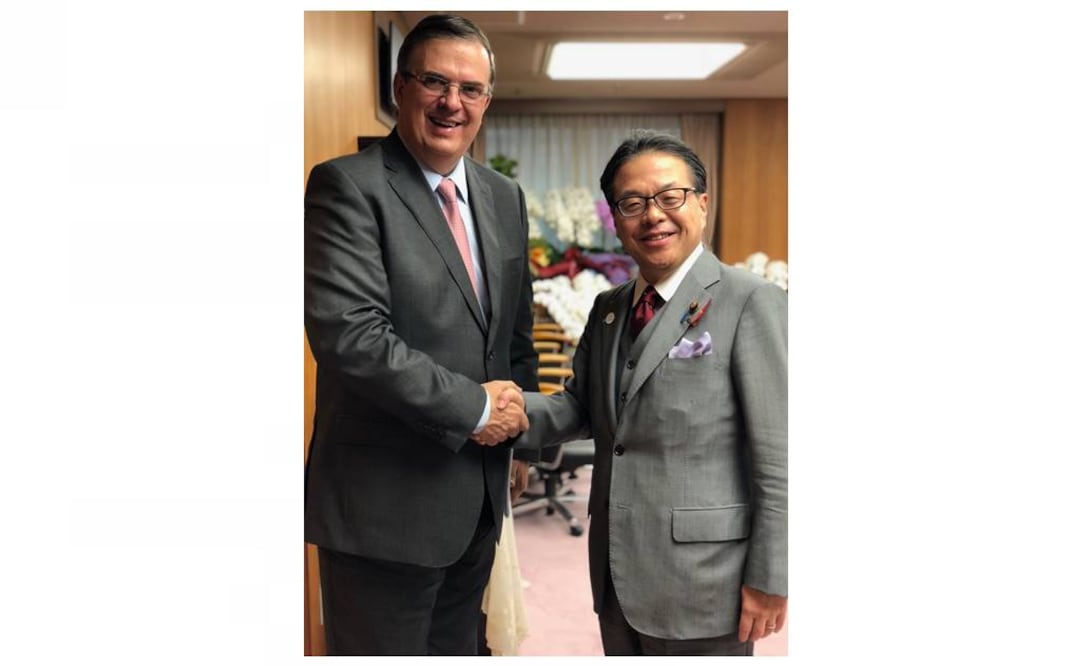 Marcelo Ebrard con el ministro de Economía, Comercio e Industria de Japón, Hiroshige Seko. Foto: @m_ebrard