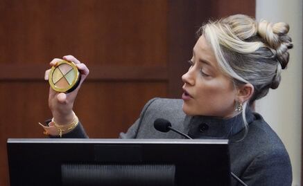 Amber Heard muestra el "kit de moretones" que usaba tras los golpes de Johnny Depp