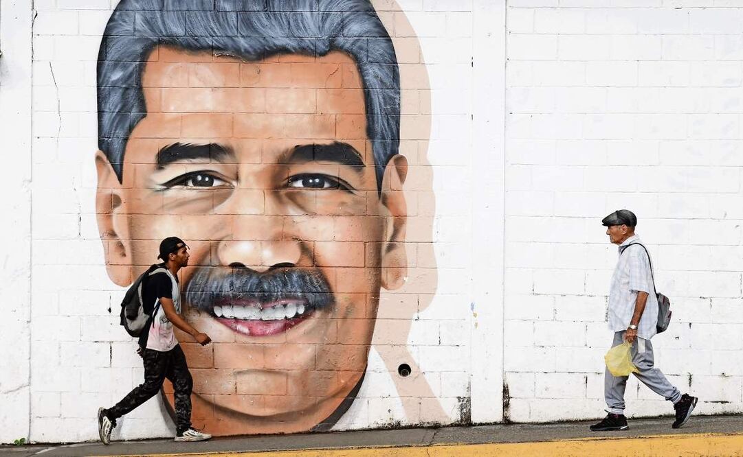 Un mural de Nicolás Maduro en Caracas. Foto: Ronald Peña R. / EFE