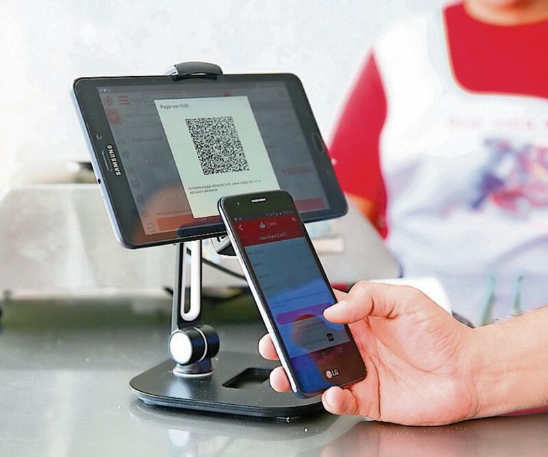 Visa busca revolucionar el sistema de pago al convertir todos los teléfonos en datáfonos. Foto: Archivo/EL UNIVERSAL