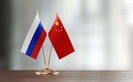 China impone controles de exportación a 14 entidades de la Unión Europea; es en represalia por las sanciones a Rusia, su aliada