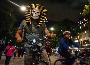 Paseo Nocturno en Bicicleta se inspira en Día de Muertos