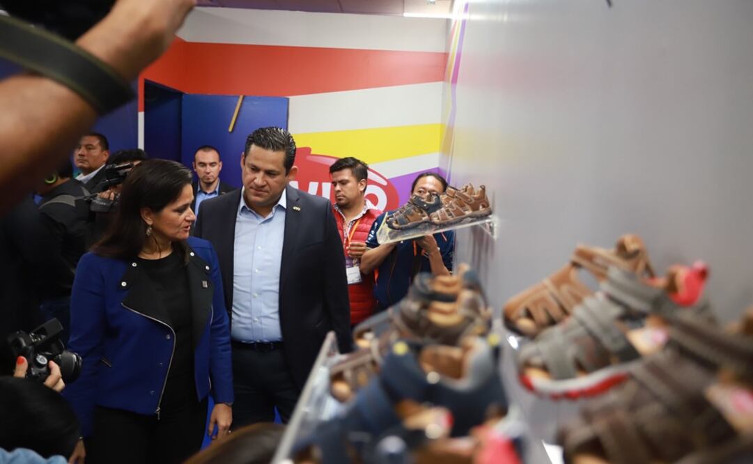 El gobernador Diego Sinhue Rodríguez participó en la apertura del Salón de la Piel y del Calzado. Foto: Twitter @diegosinhue