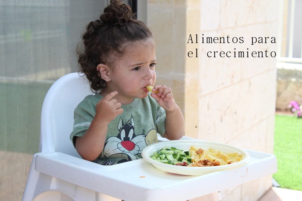 Desde pequeños tienen que aprender a comer de todo, tanto frutas como verduras y carnes. (Fotos: Pixabay)