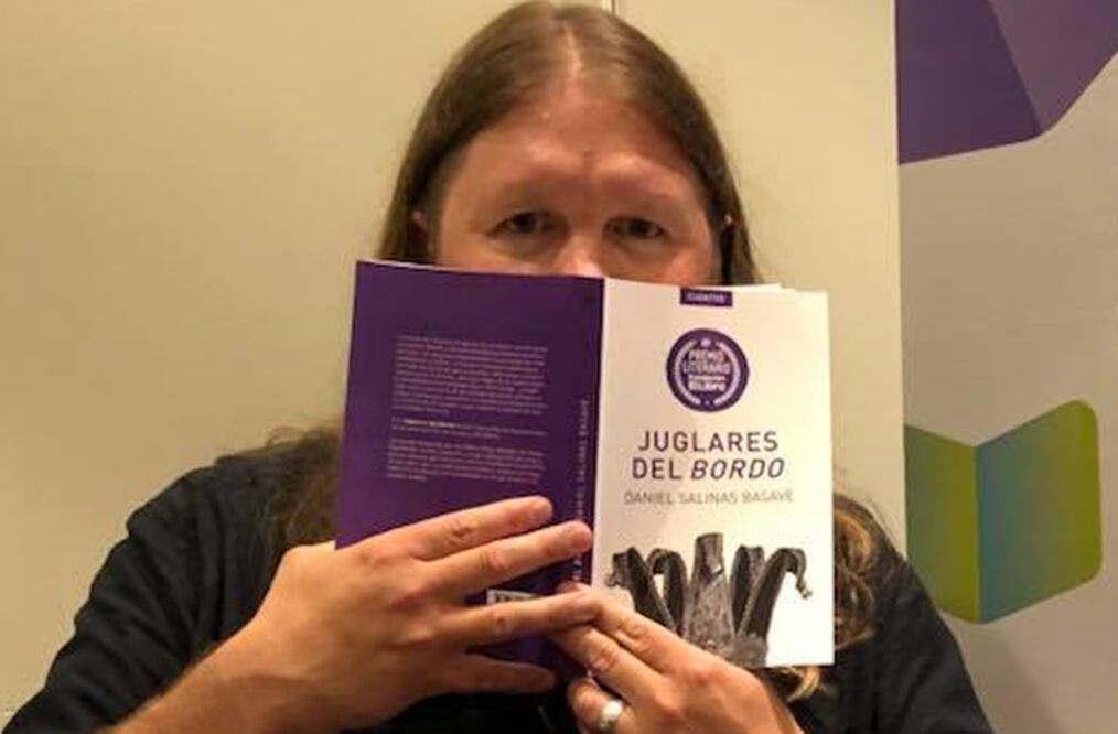 El autor mexicano Daniel Salinas Comentó que, en primer lugar, se convirtió en lector y empezó a "vivir otras vidas". Foto: Facebook