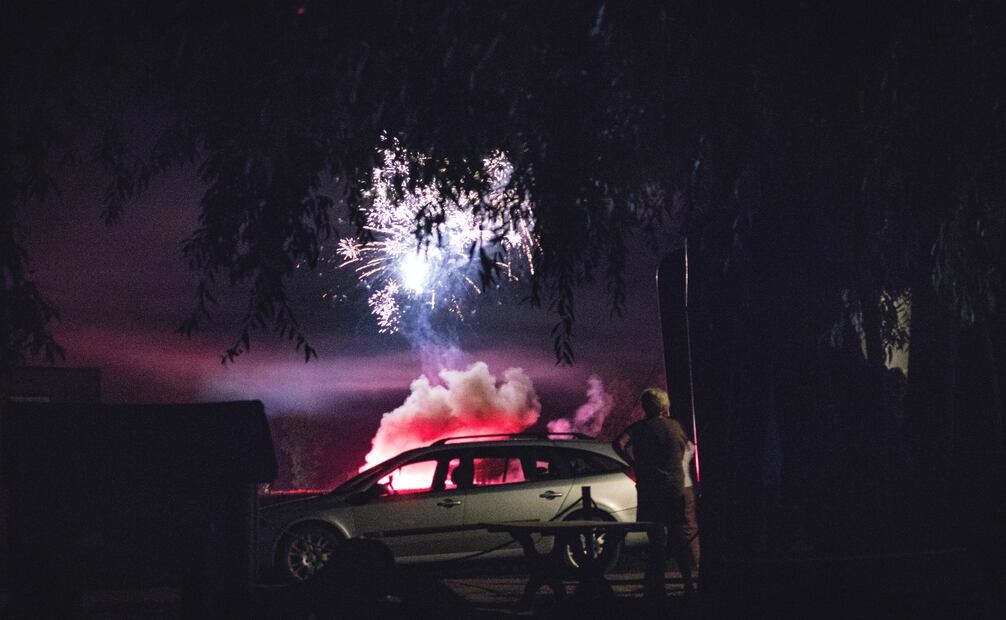 Protege a tu auto de la pirotecnia. Foto: Pexels