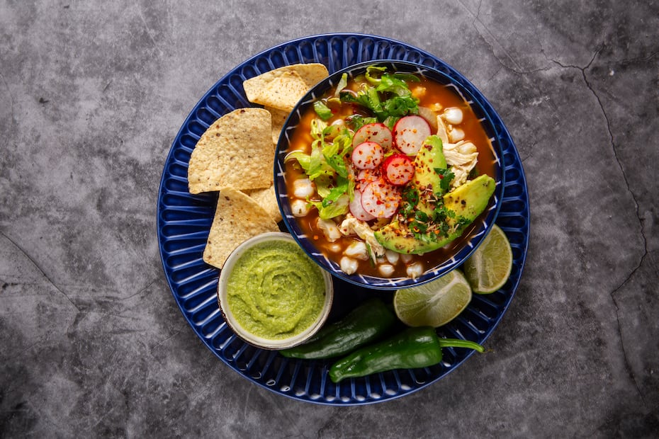 Si no sabes cómo hacer para que tu pozole no se eche a perder, congelarlo es una de las soluciones. Foto: Freepik