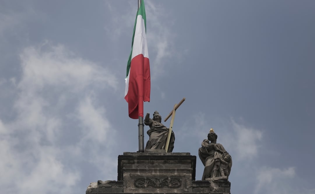 La Esperanza, la Fe y la Caridad han vigilado por más de dos siglos el corazón de la Ciudad de México, pero tras el sismo, la primera cayó. Foto: Alejandra Leyva / EL UNIVERSAL