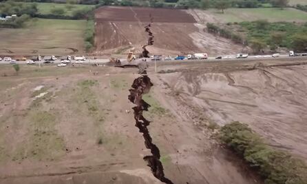 Se abre enorme grieta en Kenia que amenaza con partir en dos a África