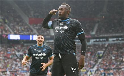 VIDEO: Usain Bolt anota golazo en Old Trafford y su equipo se corona campeón