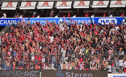 Tras violencia en el Querétaro vs Atlas, barristas cobran dinero para entrevistarlos