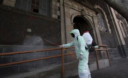 COVID-19: The anonymous heroes disinfecting Mexico City streets