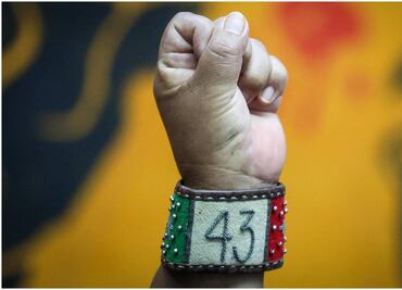 Corte ordena a la FGR subir a Internet versión pública de carpeta del Caso Ayotzinapa; información no se puede reservar, dice