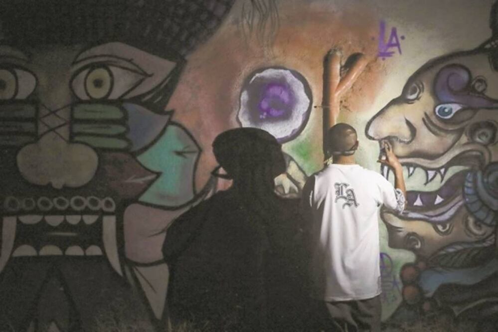 Jaguar, pandillero de una colonia popular de San Miguel de Allende, Guanajuato, dice que las armas de fuego son cada vez más comunes en los barrios