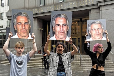 Forense concluye que Epstein se suicidó