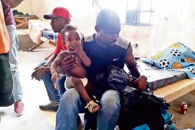 Rescatan a 52 migrantes africanos del desierto