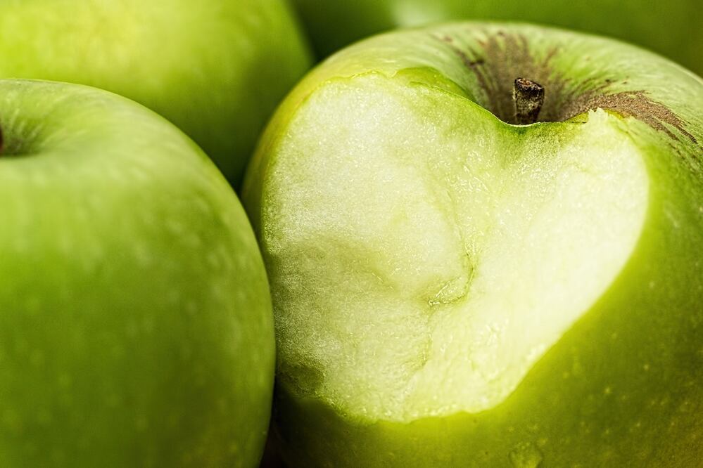 La manzana es un alimento que te hará sentir saciedad y tiene pocas calorías / Fotos: Pixabay