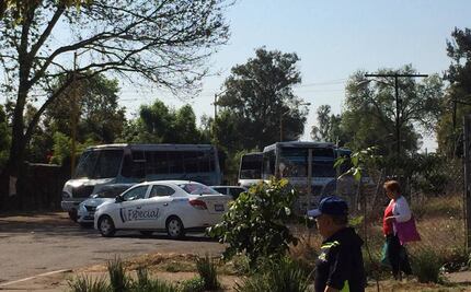 Transportistas bloquean accesos a Uruapan por secuestro de uno de sus líderes