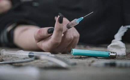Disminuyen muertes por sobredosis en EU; es el tercer año consecutivo de baja