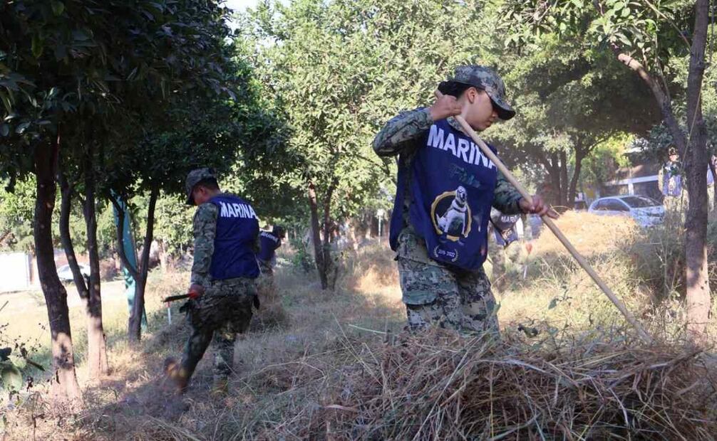 El personal naval realizó actividades de limpieza de calles, áreas verdes y escuelas. Foto: Semar