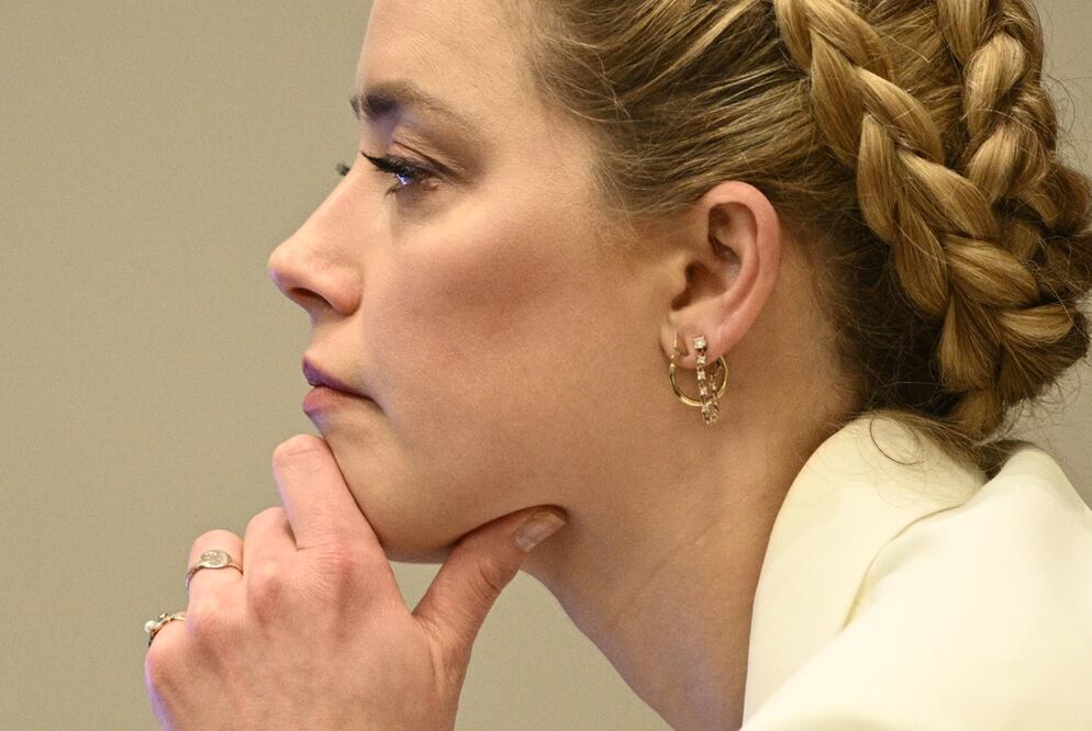 La actriz Amber Heard en juicio de divorcio. Foto: EFE/ BRENDAN SMIALOWSKI 