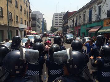 Evitan granaderos que Asamblea de Barrios llegue al Zócalo