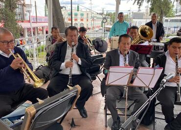 Con danzones y orquesta en vivo, vecinos de Iztacalco se reúnen en espacios recuperados de la demarcación