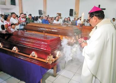 Llegan 12 de 21 cuerpos de peregrinos fallecidos