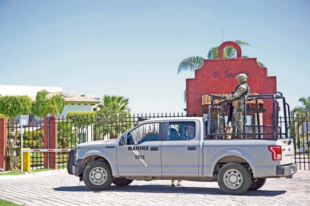 Personal de la Semar arribó al conjunto residencial El Secreto, en el municipio de San Andrés Cholula, donde con armas de alto calibre bloqueó los accesos del Periférico Ecológico y la avenida del Castillo (OMAR CONTRERAS. EL UNIVERSAL)