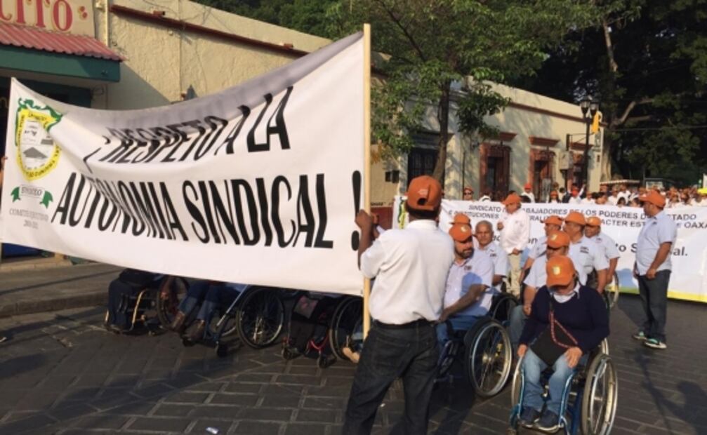 Marchan en estados con motivo al Día del Trabajo 