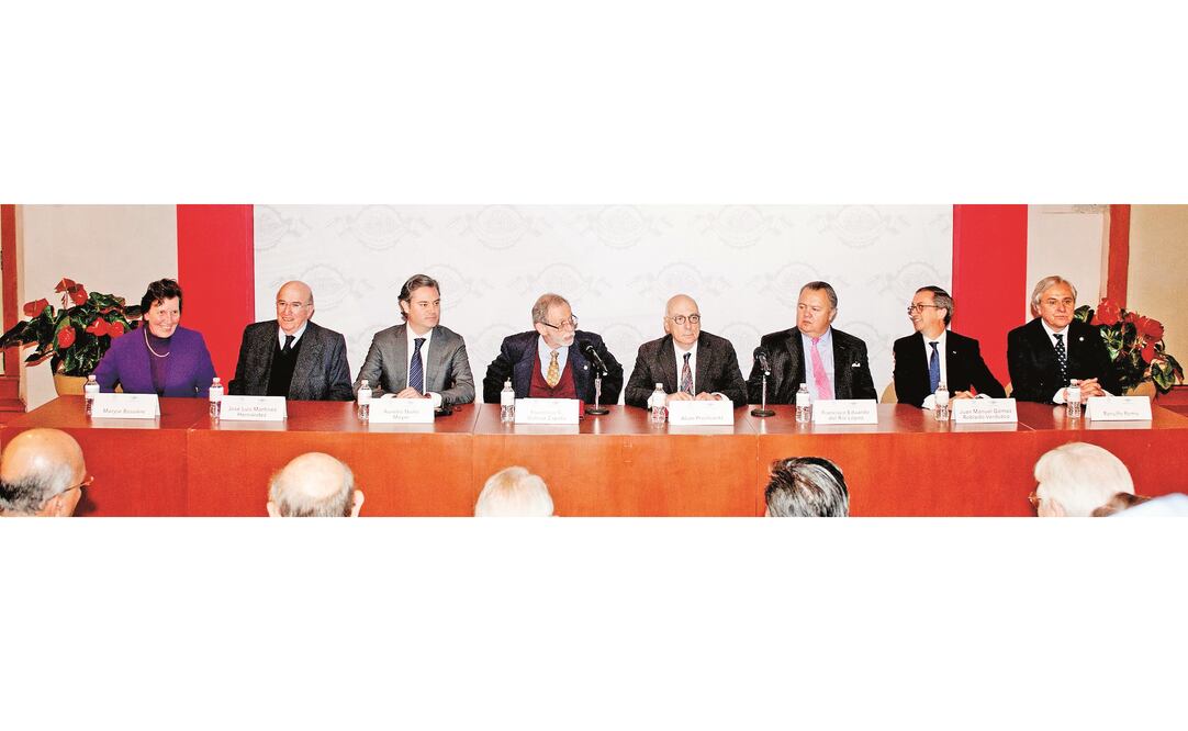 José Luis Martínez, director de Asuntos Internacionales de la Secretaría de Cultura; Aurelio Nuño, titular de la SEP; Francisco G. Bolívar, presidente de El Colegio Nacional; y Alain Prochiantz, presidente del Colegio de Francia. (CORTESÍA EL COLEGIO NAC)