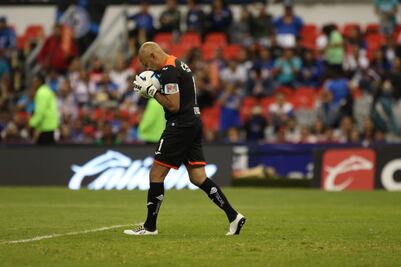 Entre lágrimas, el 'Conejo' Pérez dijo adiós al futbol