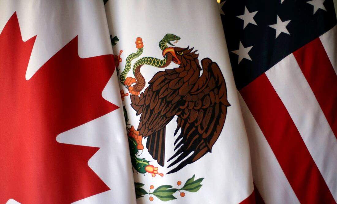 Flags are pictured during NAFTA talks involving the United States, Mexico and Canada – Photo: Edgard Garrido/REUTERS