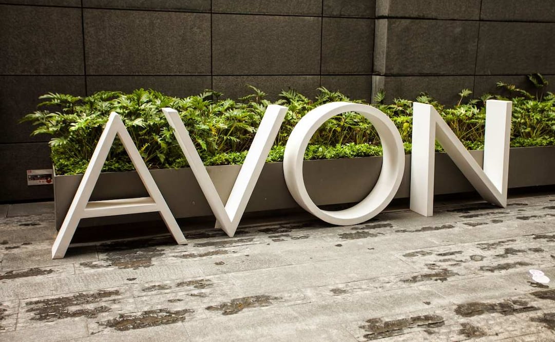Avon es una empresa dedicada a la venta de productos de belleza por catálogo, la cual fue fundada por David H. McConnell. Foto: Facebook Avon
