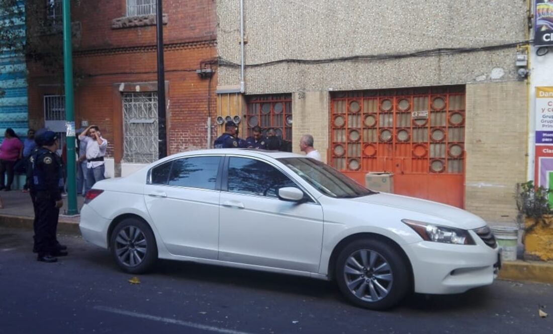 El vecino que resultó lesionado fue trasladado abordo de una ambulancia de la Cruz Roja a un hospital de Polanco. (Fotografía: Especial )