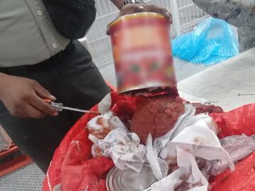 GN asegura 12 kilos de cristal ocultos en latas de salsa para pizza en empresa de mensajería en Querétaro