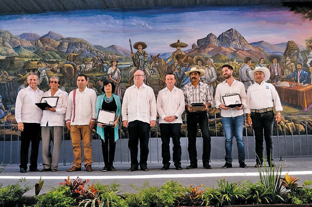 El gobernador Graco Ramírez dijo que la agricultura protegida ha registrado un avance, por ejemplo, se ha duplicado la producción de jitomate en invernaderos. (ESPECIAL)