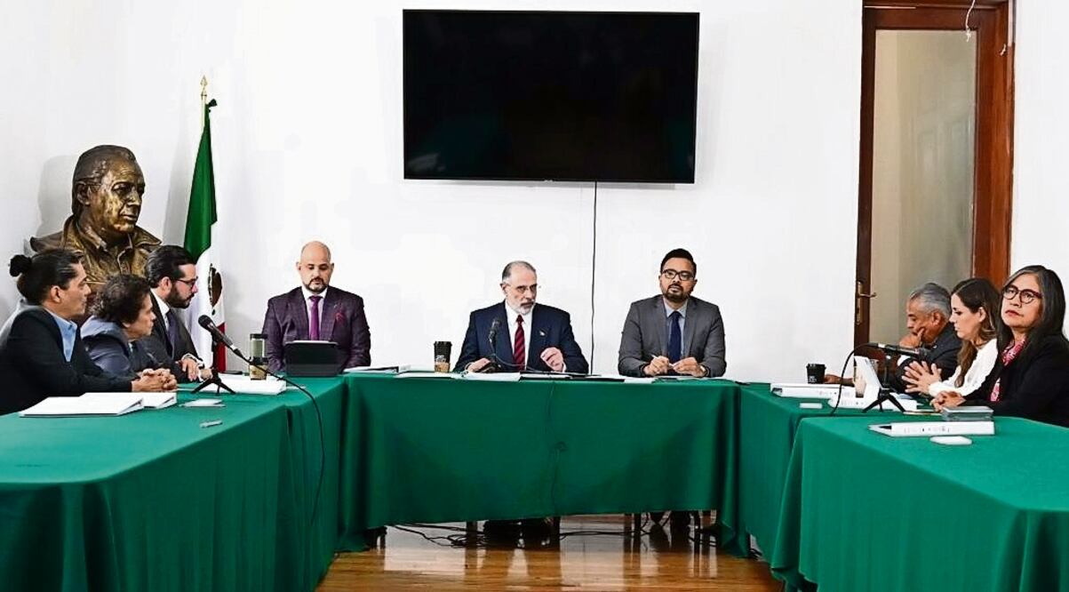 El Congreso de la Ciudad de México instaló formalemente el Consejo Judicial Ciudadano, cuyo presidente es Jorge Nader Kuri (centro), quien señaló que tendrán 30 días naturales para analizar el desempeño de la fiscal capitalina. Foto: Especial