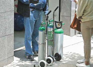 Capitalinos buscan tanques de oxigeno tras aumento de contagios por Covid-19: vendedores