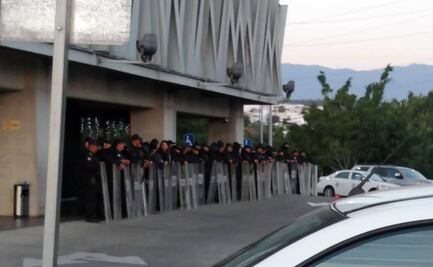 Escala pleito por tribunal anticorrupción de Veracruz; policías toman las instalaciones